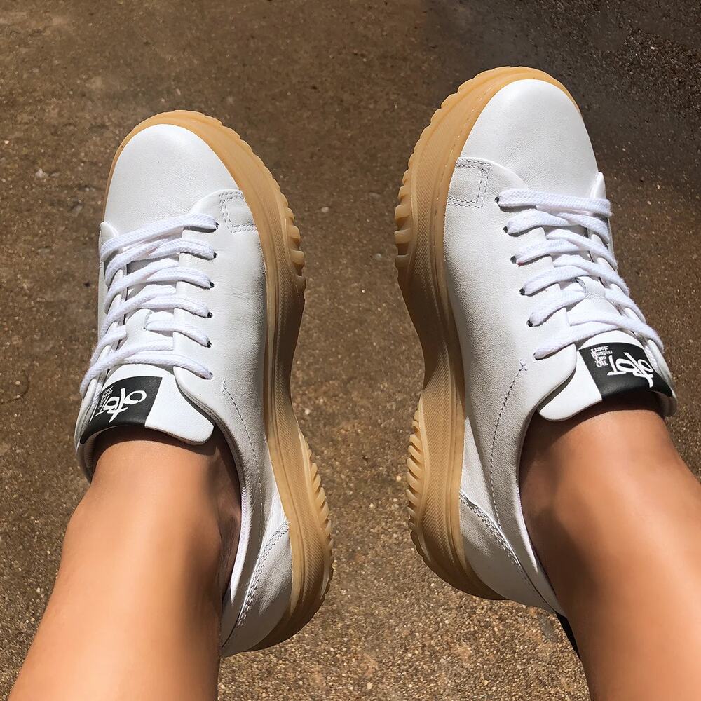 NWOT Off The Beaten Trail White PANGEA Court Sneakers Sz. 10